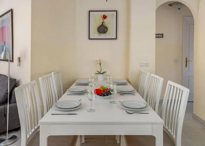 Riviera Seaview Getaway דירה מיחאס