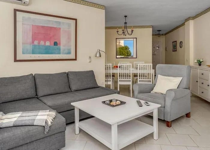 Riviera Seaview Getaway מיחאס