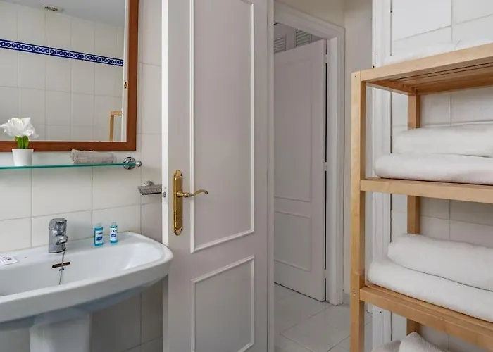 Riviera Seaview Getaway דירה מיחאס